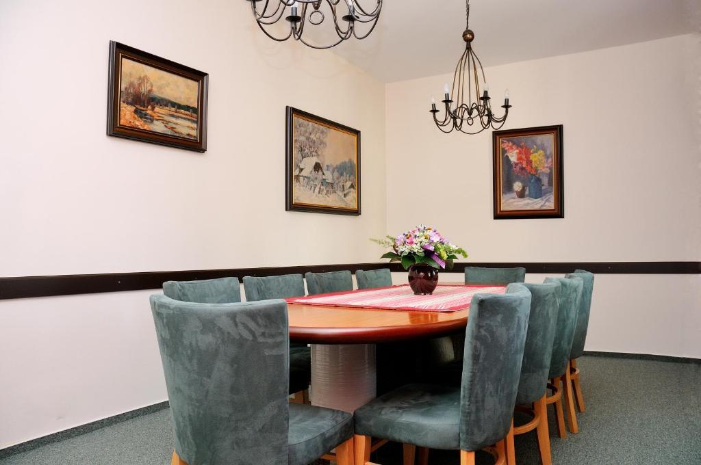Hotel Leopold Račín Bagian luar foto